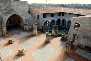 mistica-interior-de-castillo-en-avila.jpg