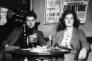 cine-dylan-thomas-caitlin-macnamara.jpg