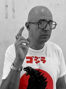 Una aldea devastada por Godzilla