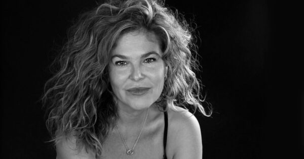 Poetas con Ñ. Mujeres en verso: “Hoteles imprecisos”